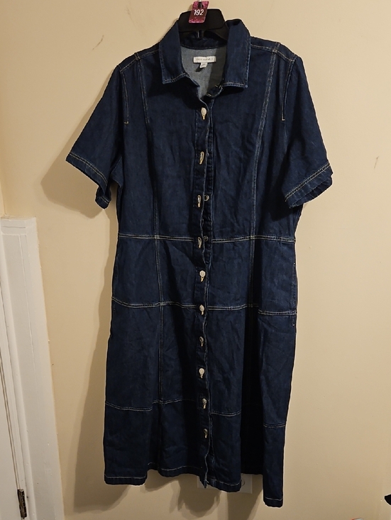 Free Assembly Dresses & Skirts - Free Assembly Short Sleeve Jean Midi Dress. In EUC